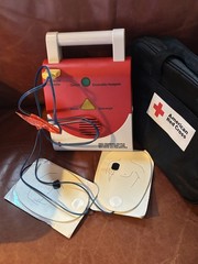 American Red Cross AED Training Unit (English and Spanish) **works**