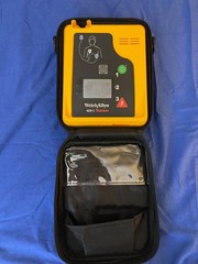 2006 WelchAllyn AED10 trainer 981150 with soft shell case (read description)
