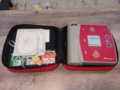 LAERDAL AED Trainer 2 w/ Philips Training Pads